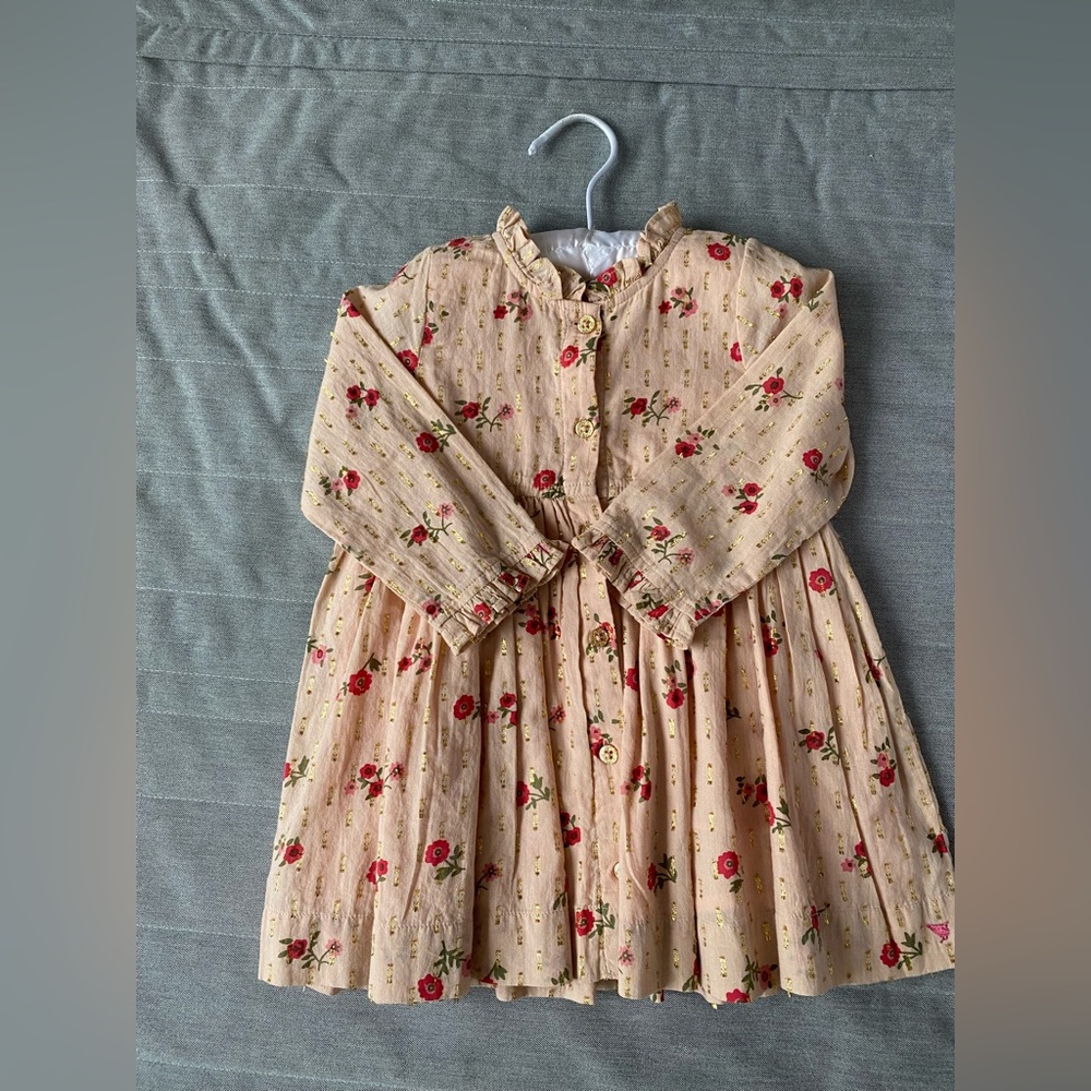 Baby girl dress size 18-24 months. Never worn.